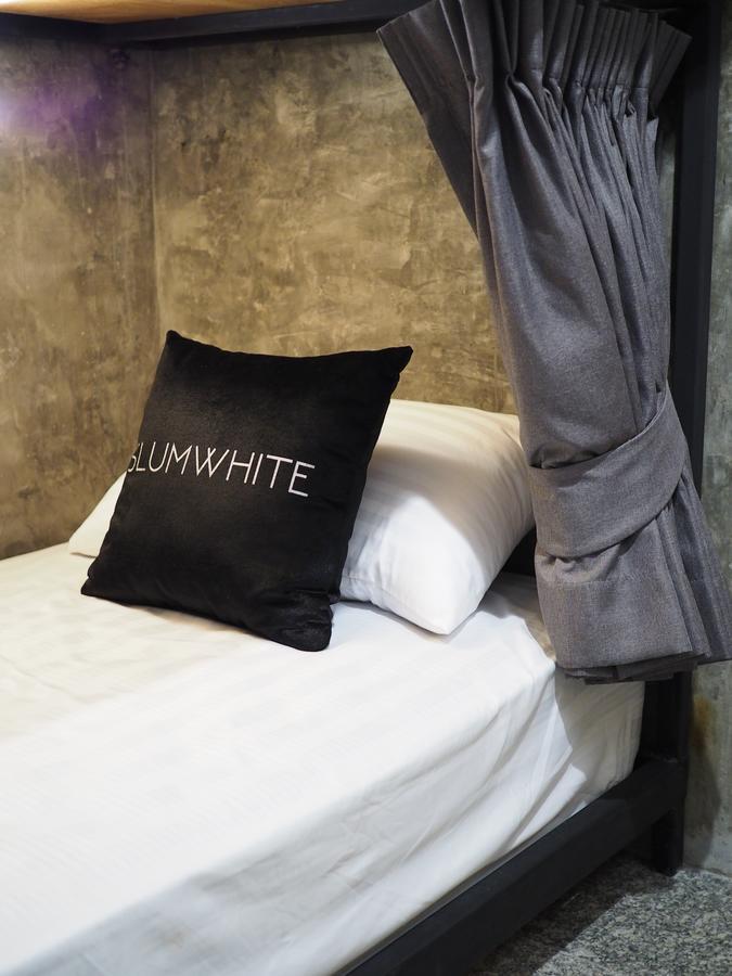 Slumwhite Hostel Банкок Екстериор снимка